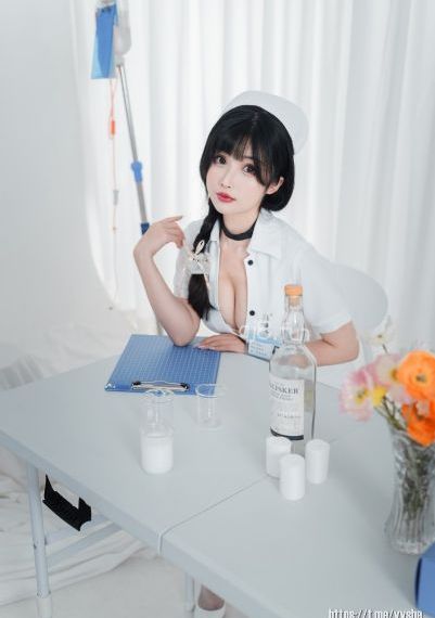 在体育馆的地上周艾菲江洋小说_HD动漫免费观看
