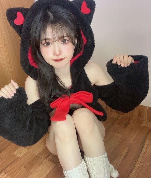 久久亚洲精品裙底抄底_免费手机在线看观看