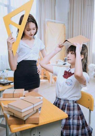 制服欧美另类一区二区在线_1080电影在线看