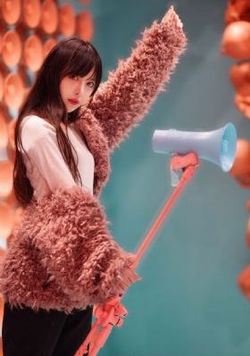 一组美女山间嬉戏图片写真_BD韩语完整版观看