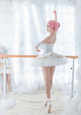 从后面艹大屁股啊啊啊好舒服_免费手机观看